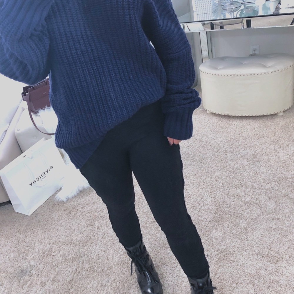 Luxurious Navy Blue Sweater - Picture 5 of 7